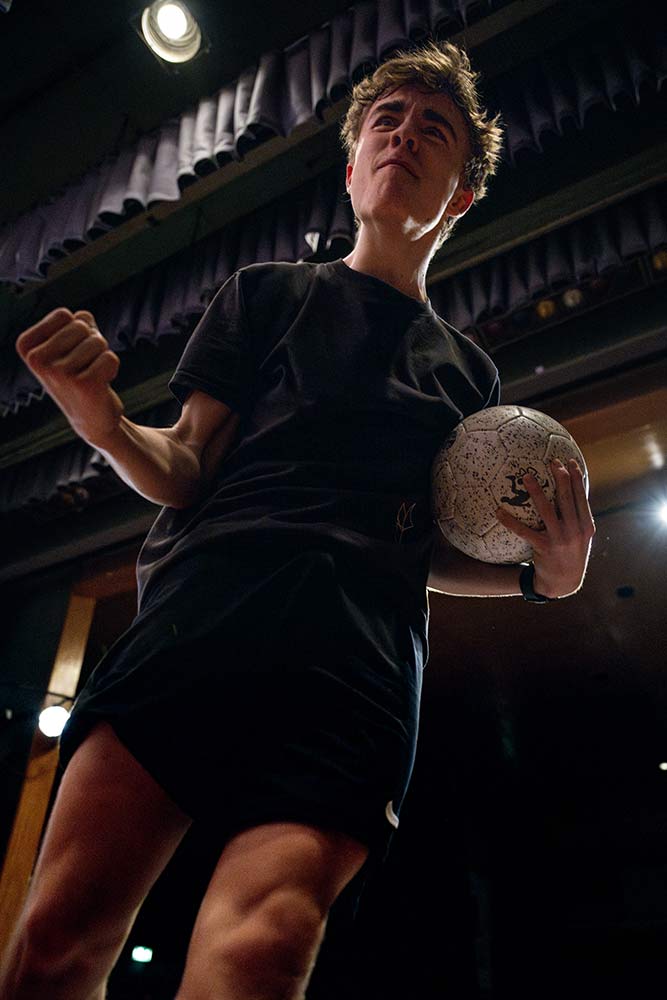Football Freestyle hoch 01 - Football Freestyle